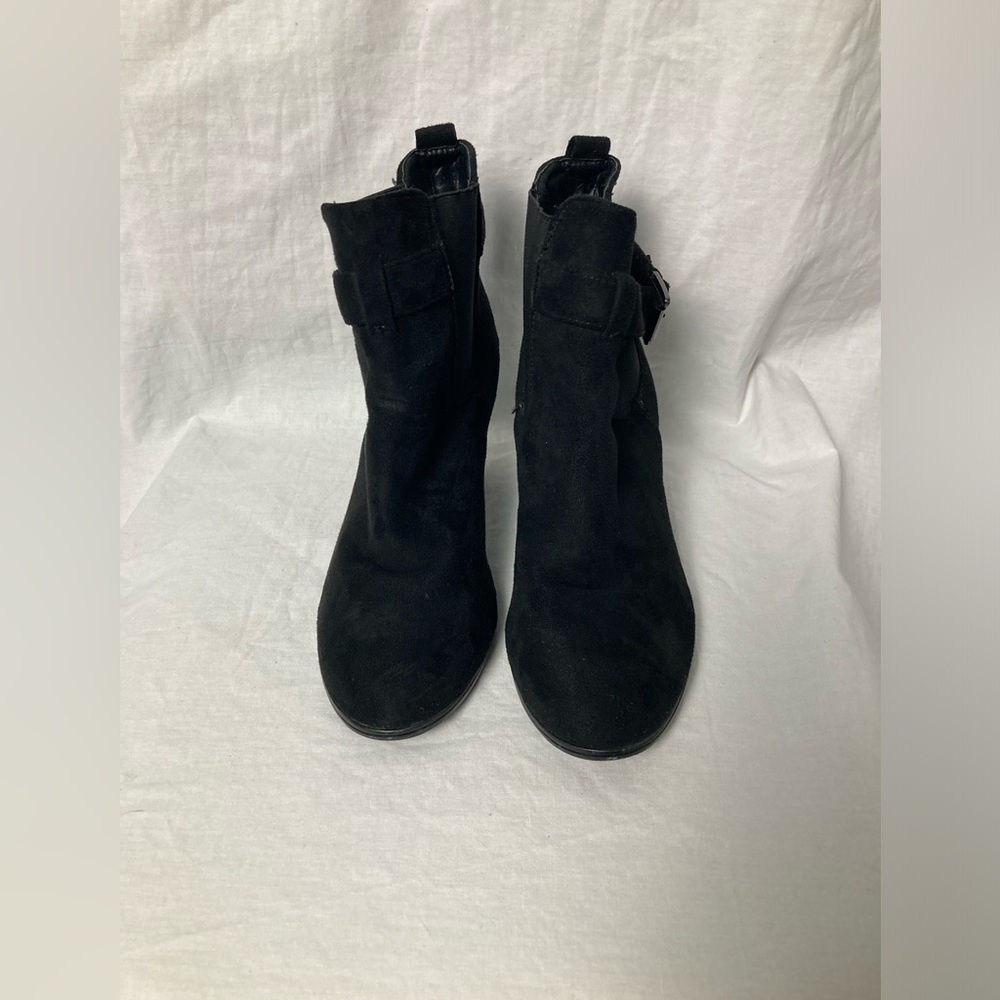 Twisted black booties woman’s‎ size 9